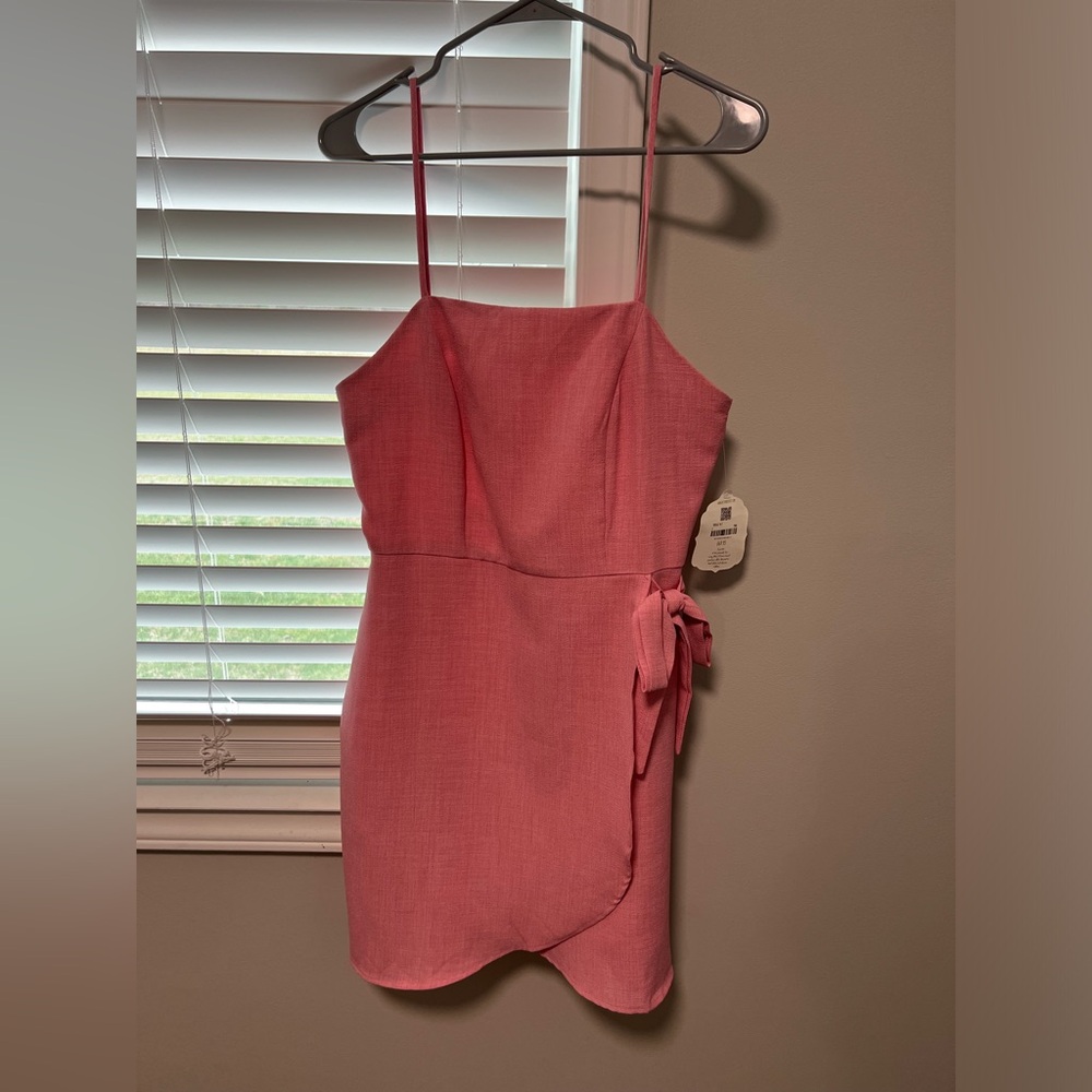 Pink Sleeveless Dress with Bow Detail